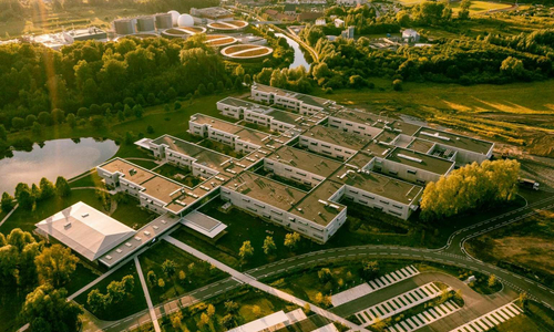 vue de haut du campus Lesaffre un jour de soleil 