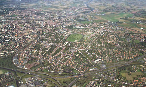 Prise de vue aérienne de l'ensemble de la ville