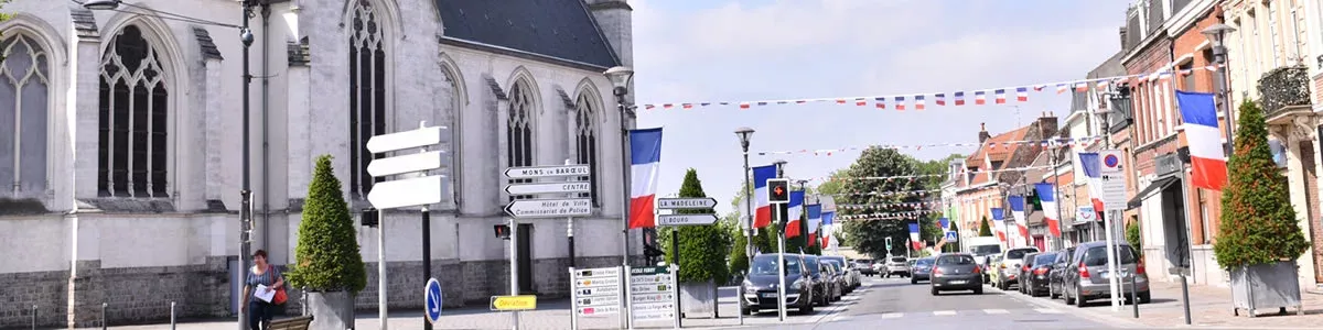 L'église Saint Vincent, une église en pierres blanches et au toit d'ardoise