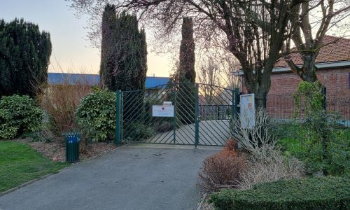 Lien vers 10. Installation d'un préau à l'école Leonard de Vinci