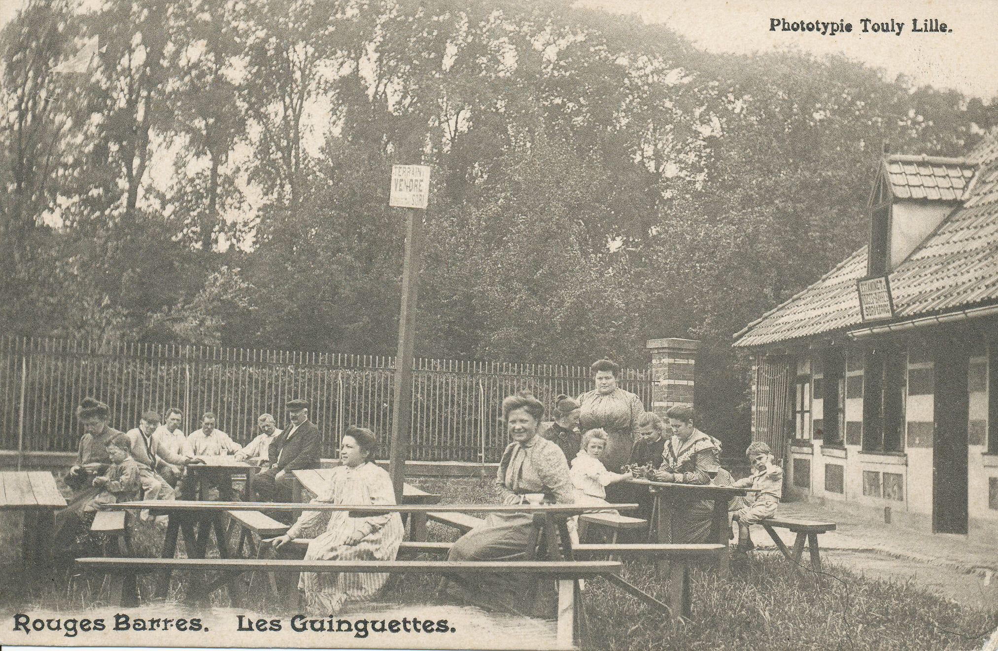 photo de la terrasse d'une guinguette datant de 1901